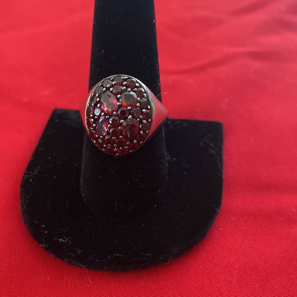 Pretty Red Garnet ring - Picture 6 of 8